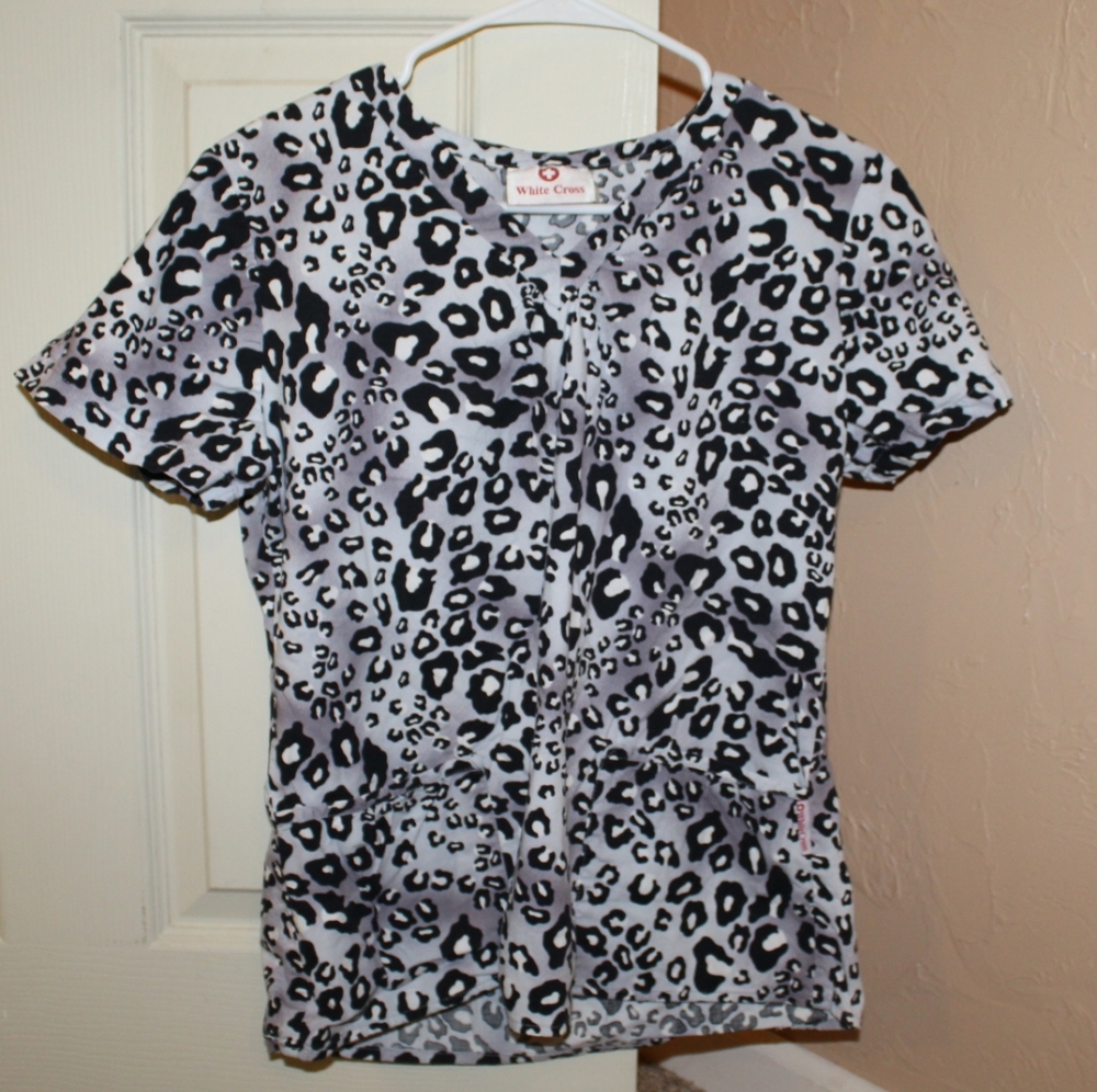 SMALL SCRUB TOP